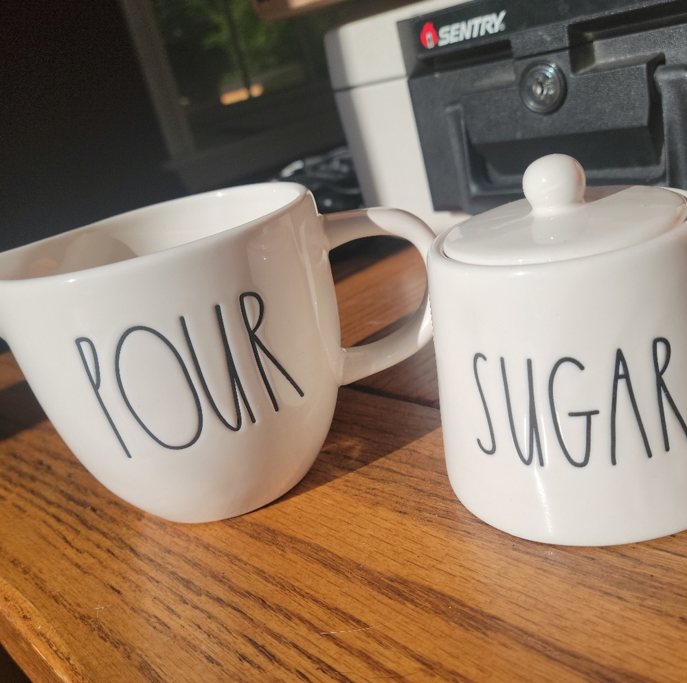 Rae dunn creamer and sugar set